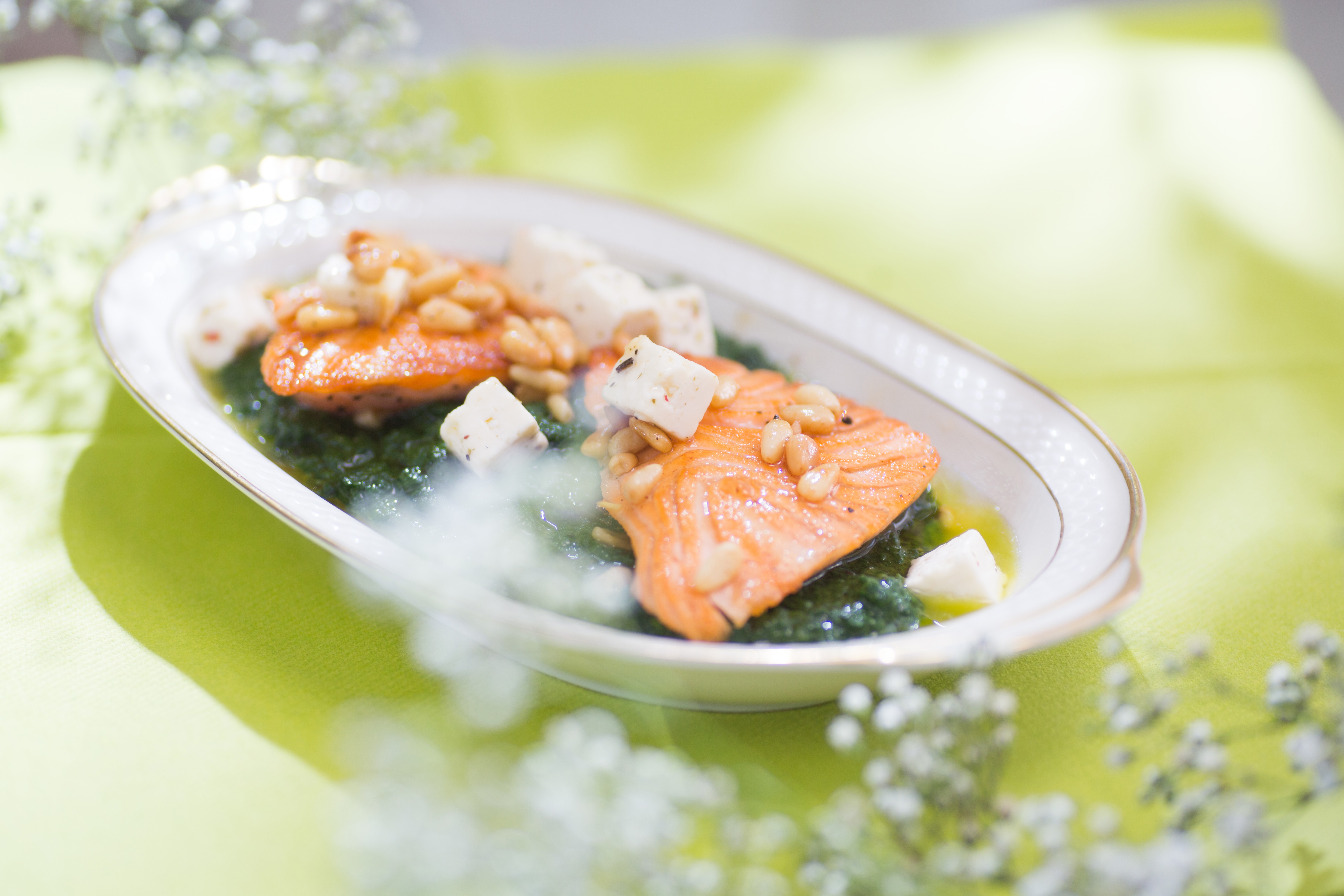 Salmon with spinach and feta cheese